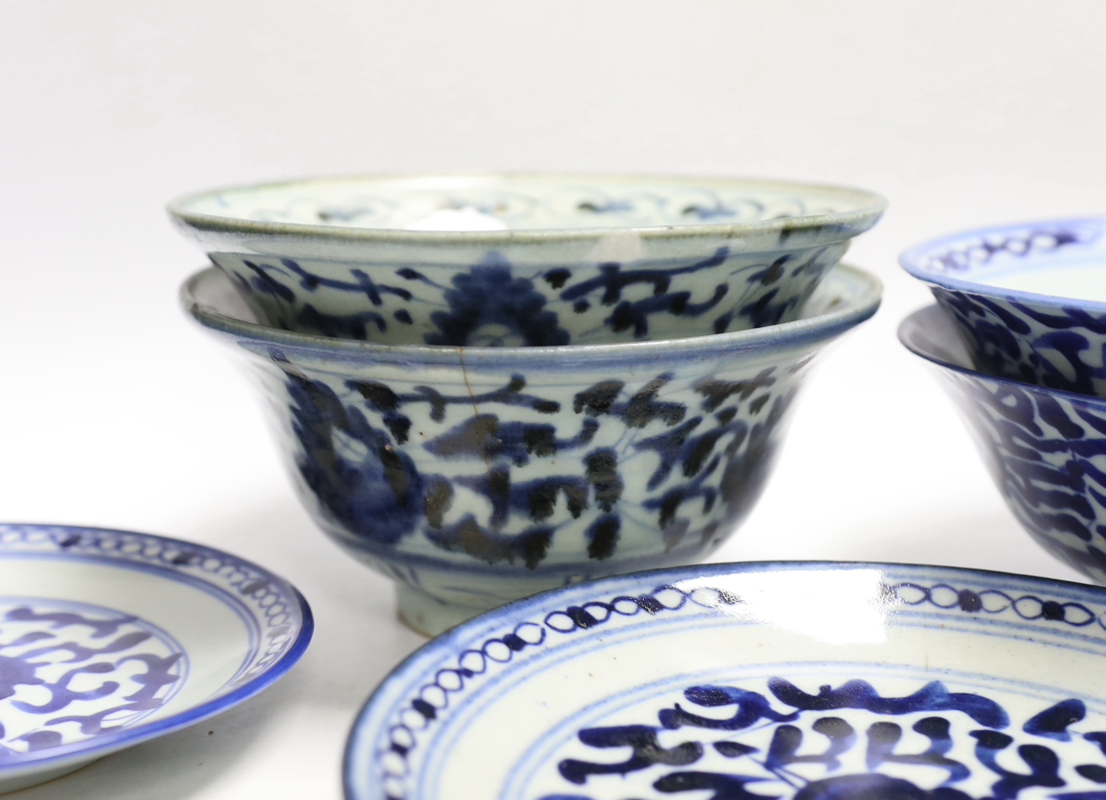 Thirteen Chinese blue and white dishes, plates and bowls, largest diameter 17.5cm